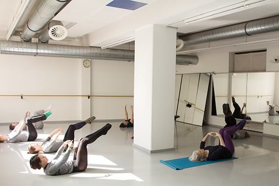 Floor Barre Aim Tanzprojekt Munchen Tanzschule Tanzstudio
